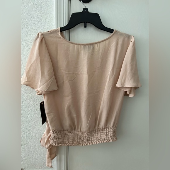 NWT OLM Pale Pink V-Neck Tie Front Top. Size Medium. - Picture 3 of 11